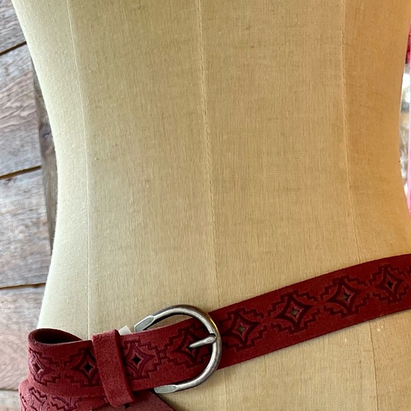 Lucky Brand Southwestern Embroidered Belt - Picture 4 of 4